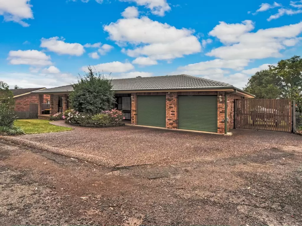 6 Farrelly Place, Bomaderry Sold by Integrity Real Estate