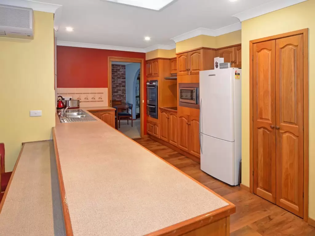 6 Farrelly Place, Bomaderry Sold by Integrity Real Estate - image 2