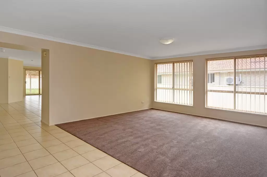 128 Rayleigh Drive, Worrigee Sold by Integrity Real Estate - image 2