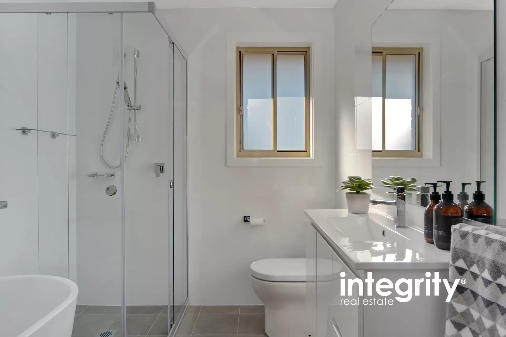 4/19-21 Sugarwood Road, Worrigee Sold by Integrity Real Estate - image 10