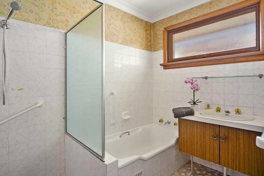 286 Princes Highway, Bomaderry Sold by Integrity Real Estate - image 6