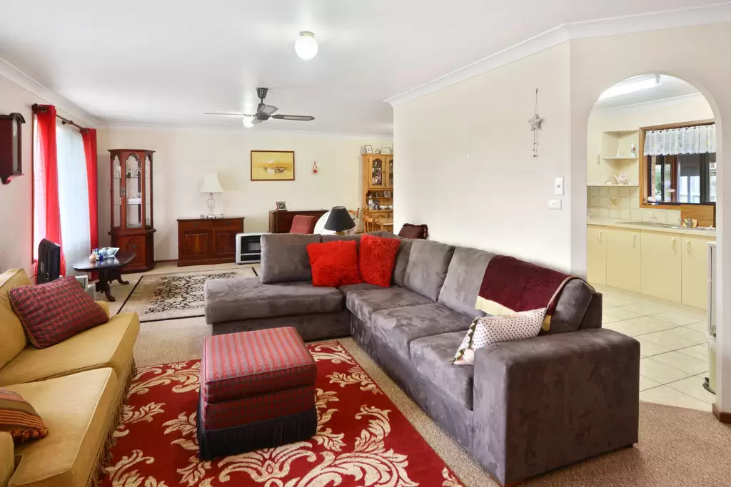13 Farrelly Place, Bomaderry Sold by Integrity Real Estate - image 2