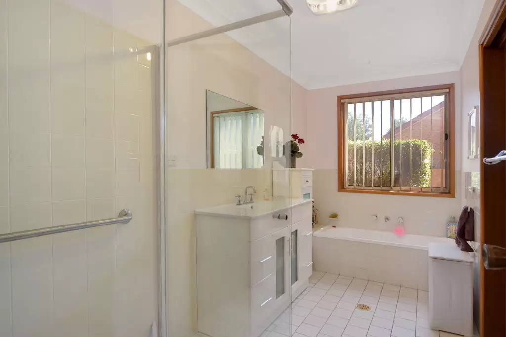 5/4 Carisbrooke Close, Bomaderry Sold by Integrity Real Estate - image 6