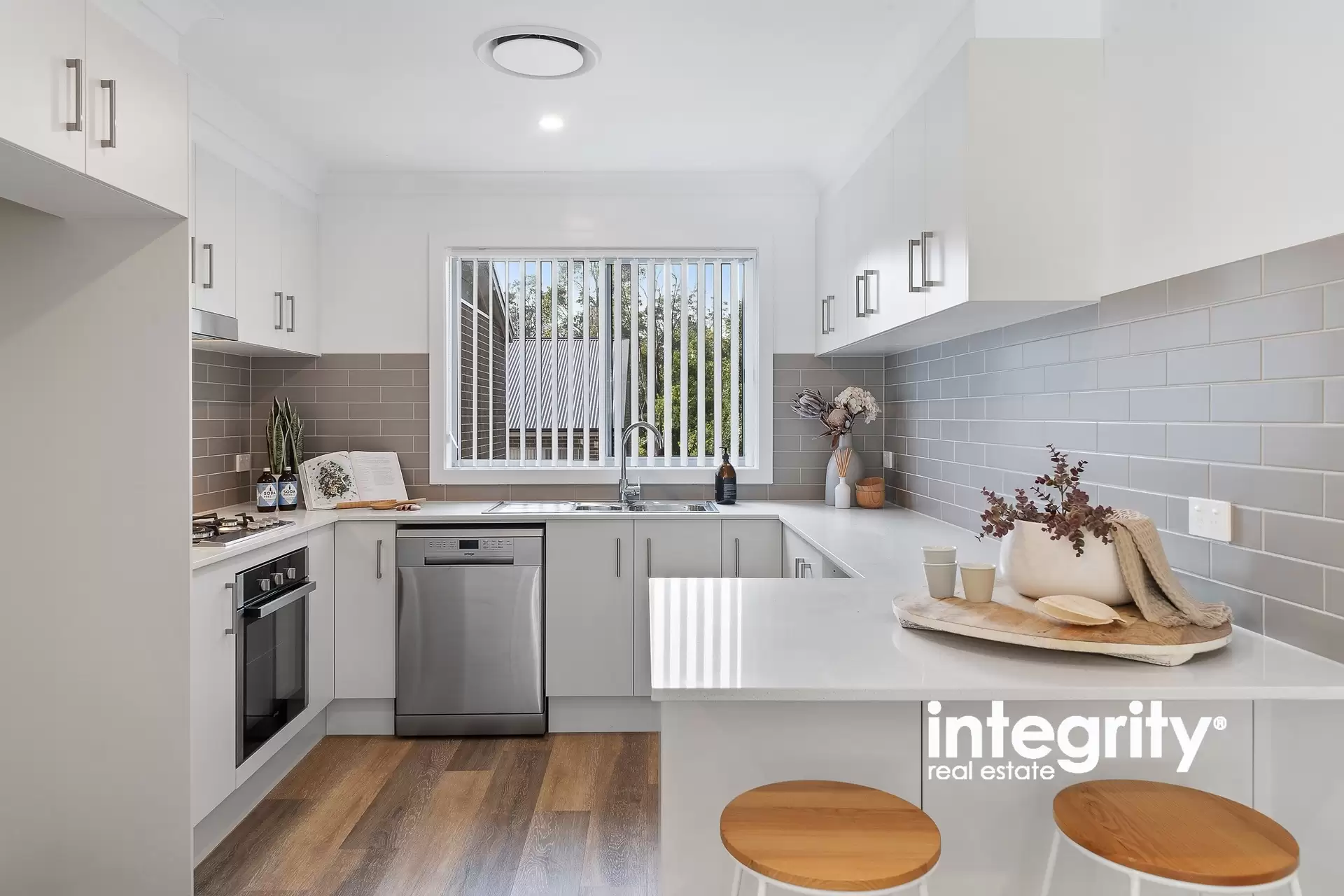 2/76 Brinawarr Street, Bomaderry Sold by Integrity Real Estate - image 3