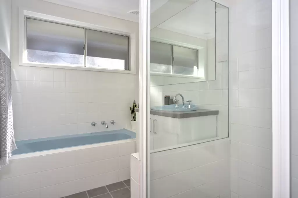 4 Yeovil Drive, Bomaderry Sold by Integrity Real Estate - image 9