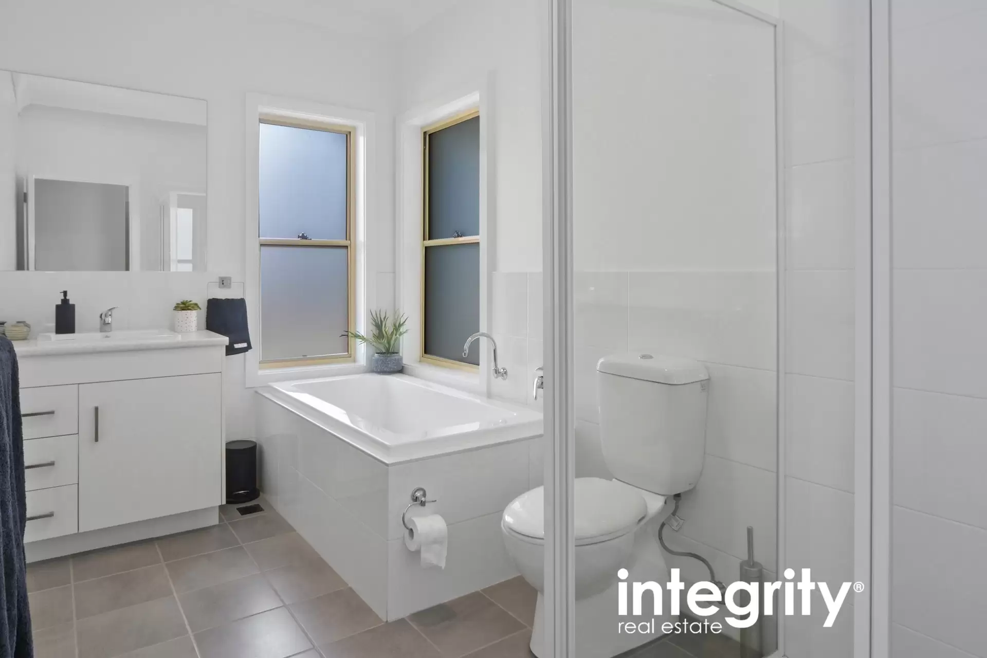 24/33 Lynburn Avenue, Bomaderry Sold by Integrity Real Estate - image 6