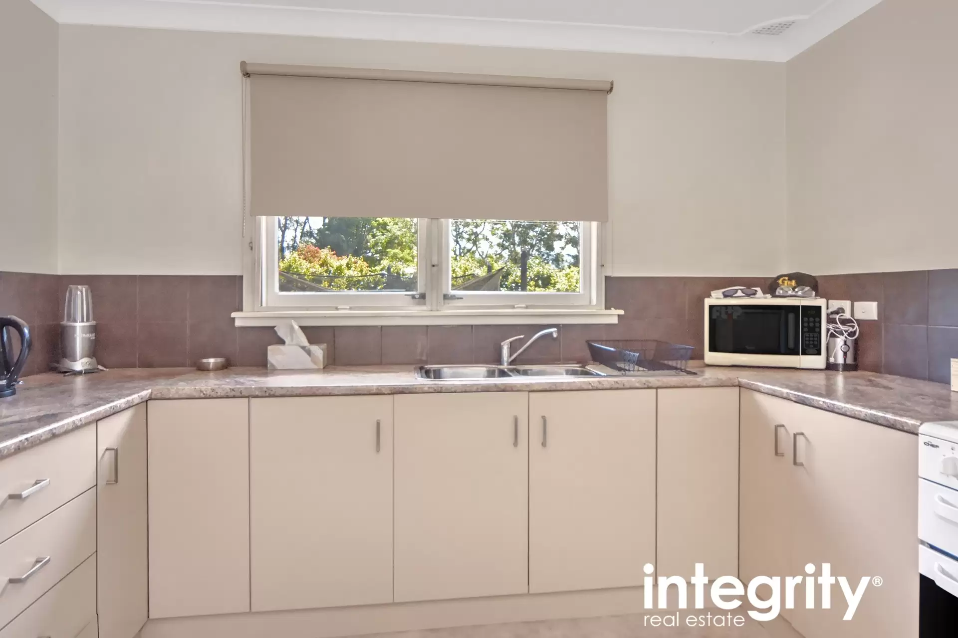 2 Alfred Street, Bomaderry Sold by Integrity Real Estate - image 3