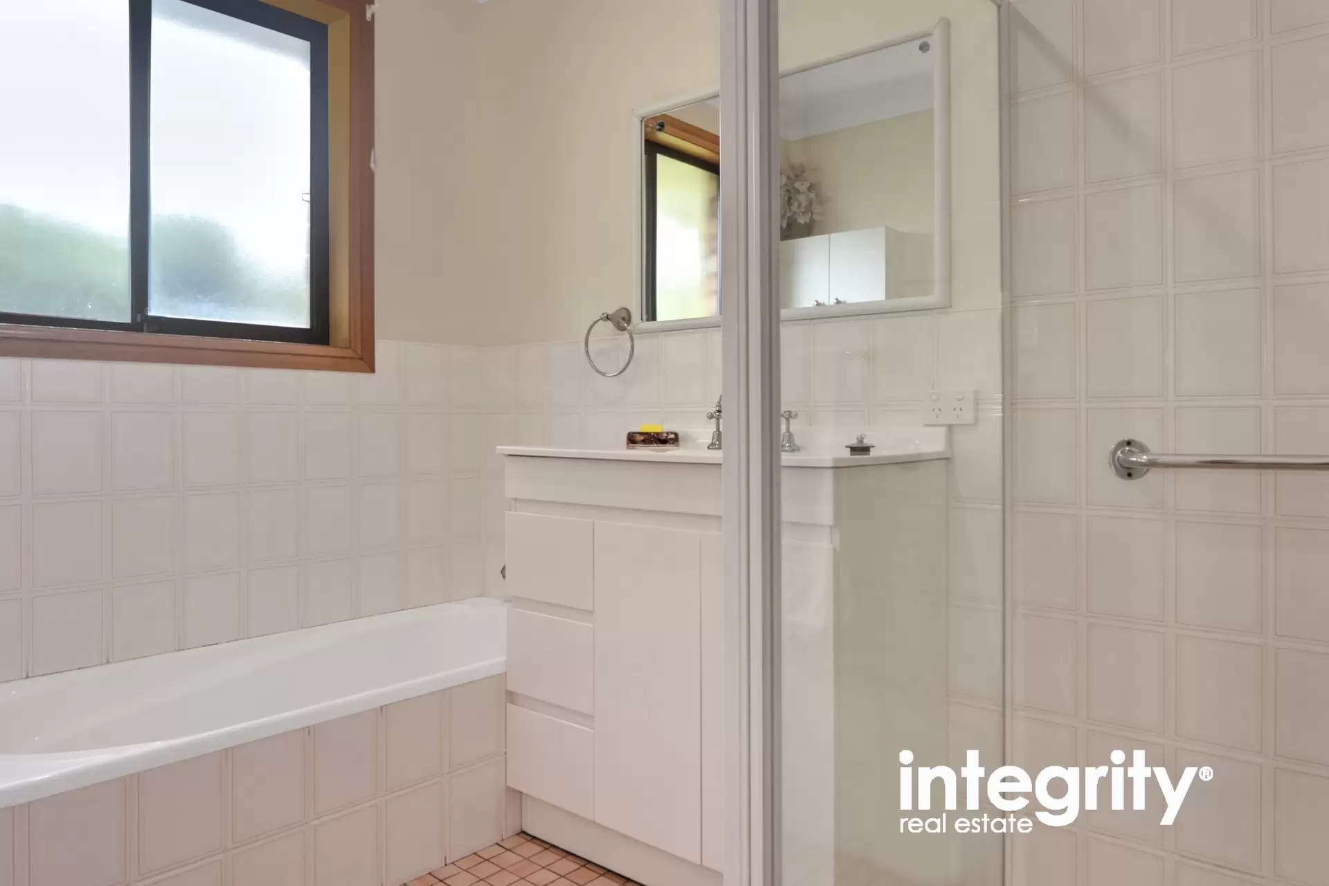 2/3 Waroo Place, Bomaderry Sold by Integrity Real Estate - image 8