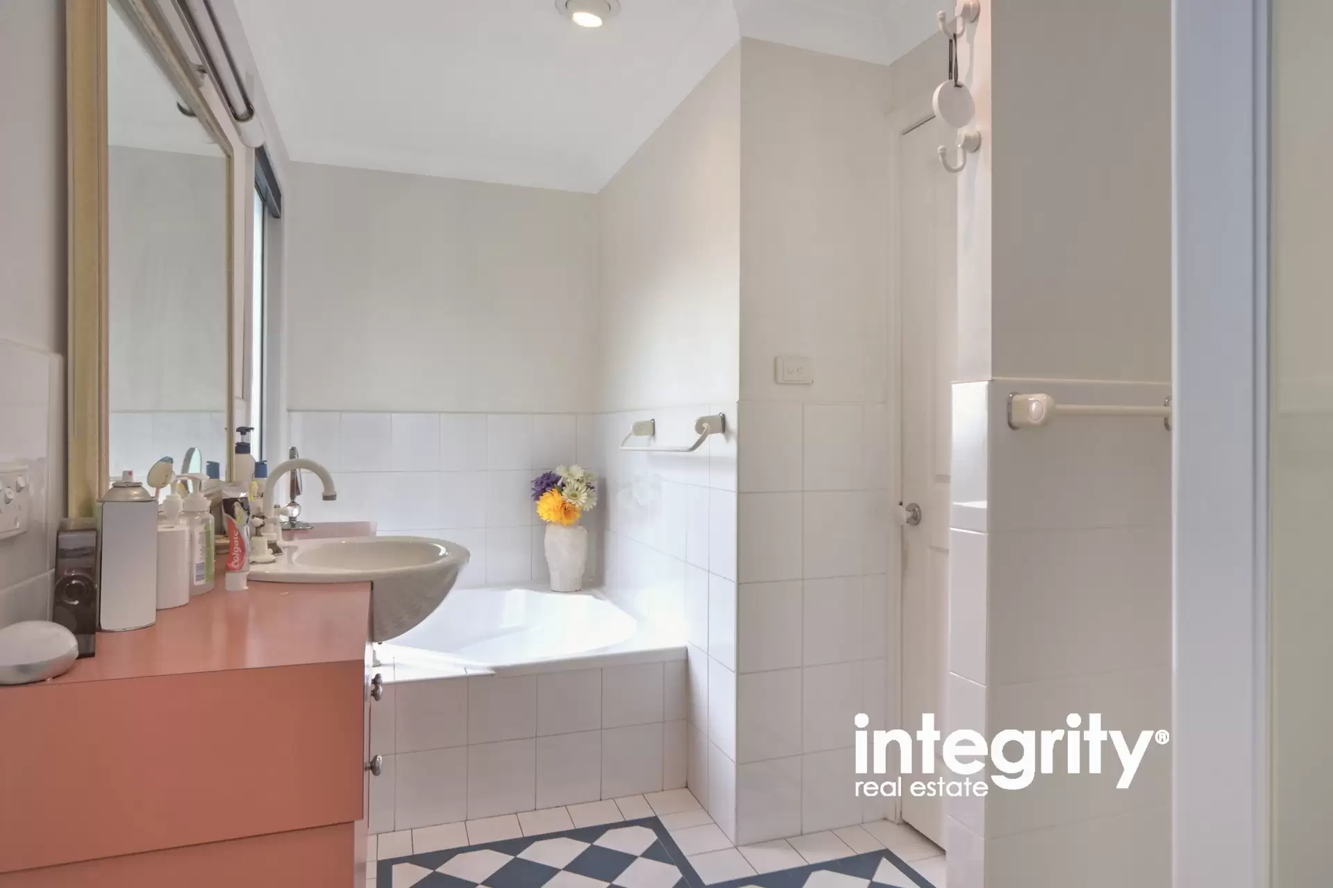 363 Princes Highway, Bomaderry Sold by Integrity Real Estate - image 7
