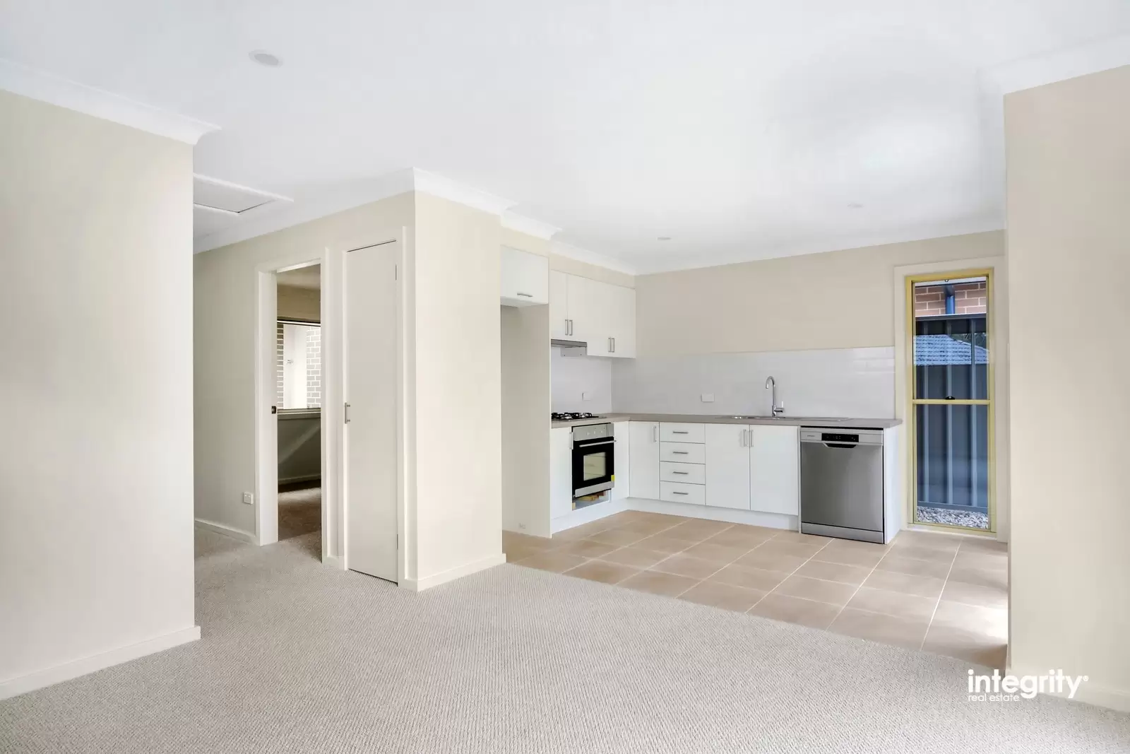 23/33 Lynburn Avenue, Bomaderry Sold by Integrity Real Estate - image 2