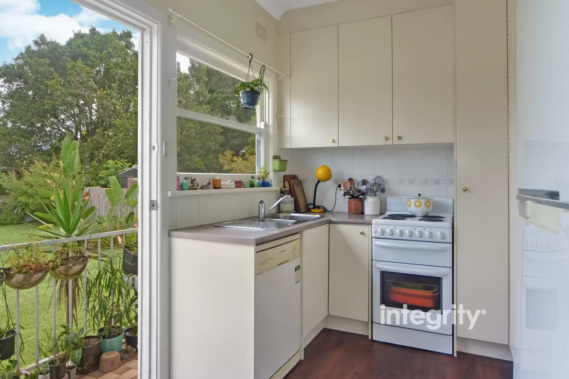 10 Lynburn Avenue, Bomaderry Sold by Integrity Real Estate - image 5