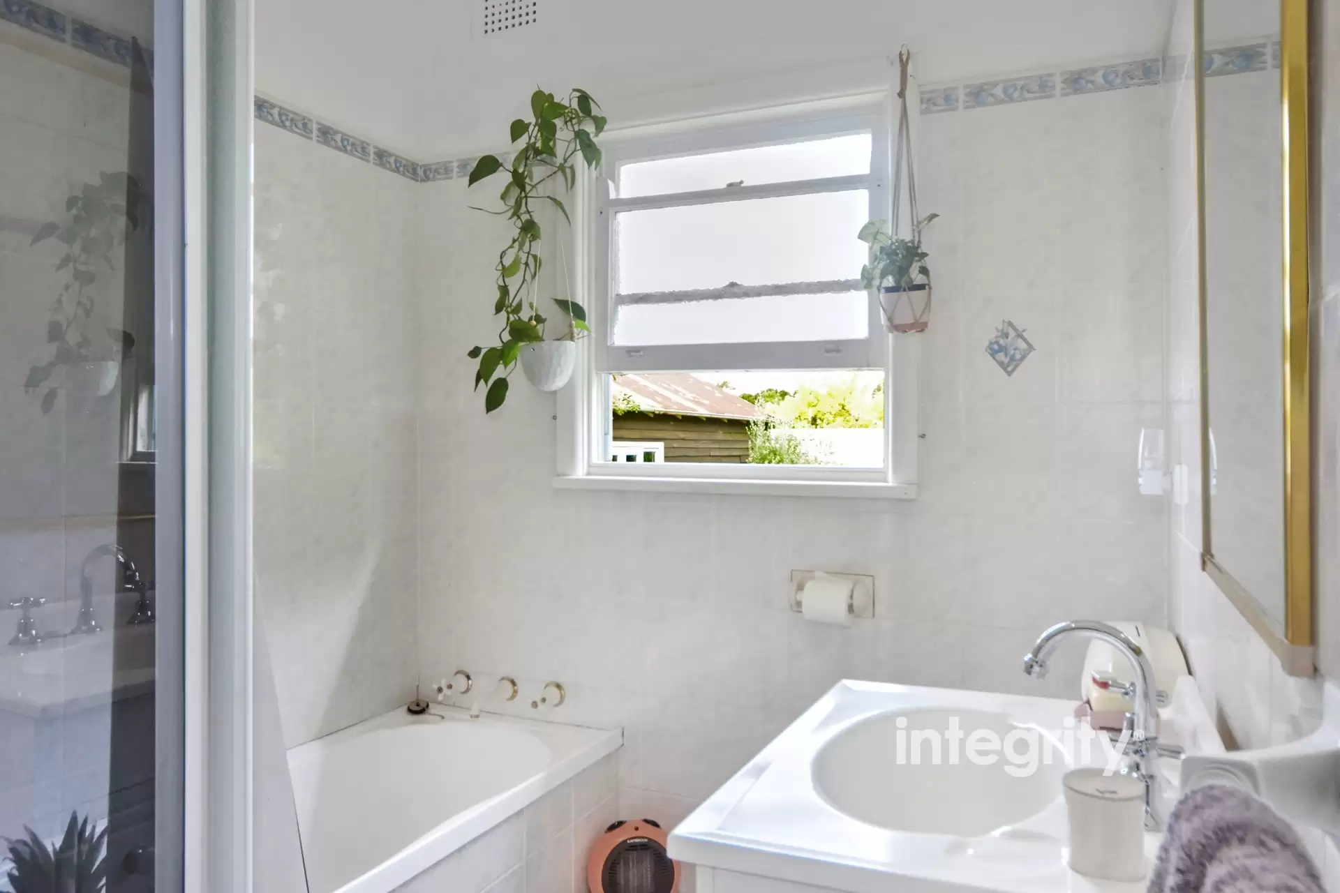 10 Lynburn Avenue, Bomaderry Sold by Integrity Real Estate - image 8