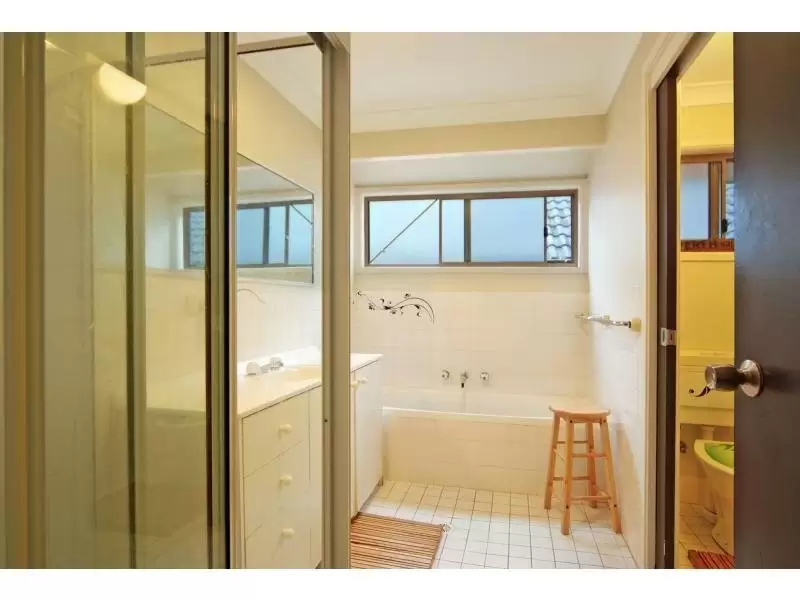 2/33 Lynburn Avenue, Bomaderry Sold by Integrity Real Estate - image 6