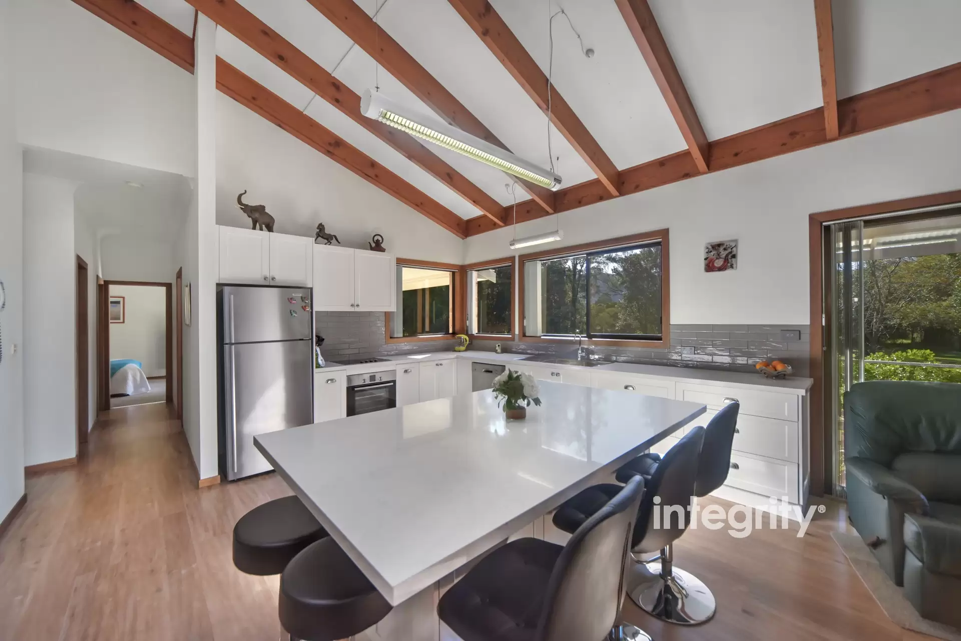 4 Halstead Place, Bomaderry Sold by Integrity Real Estate - image 2