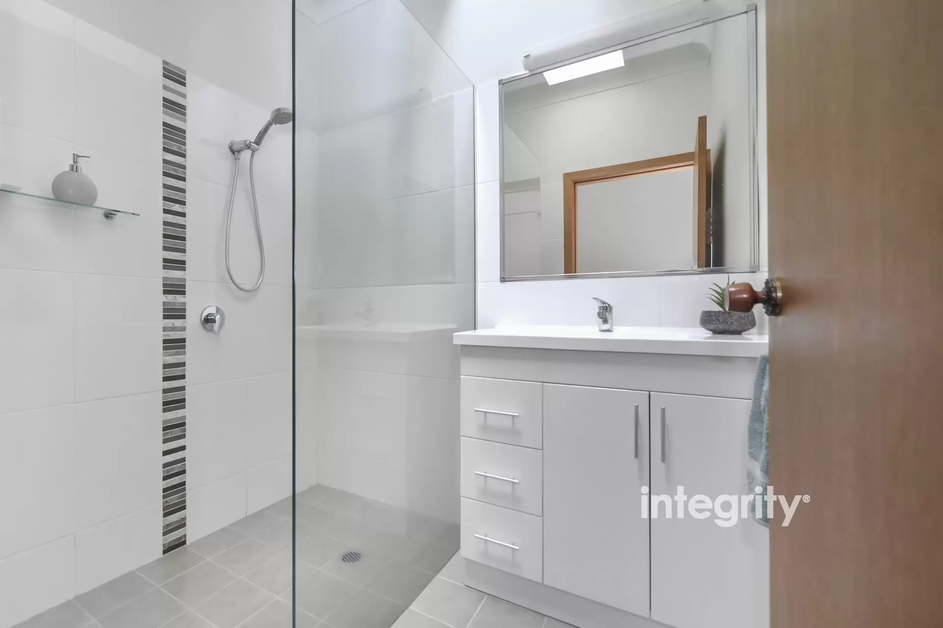 4 Halstead Place, Bomaderry Sold by Integrity Real Estate - image 9