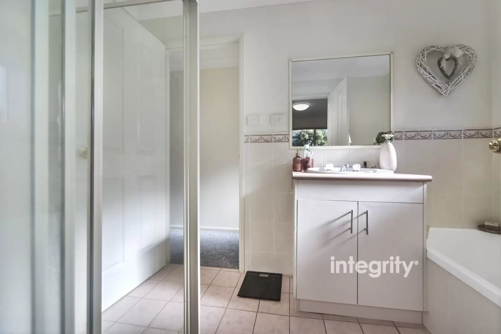 8/67 Brinawarr Street, Bomaderry Sold by Integrity Real Estate - image 7