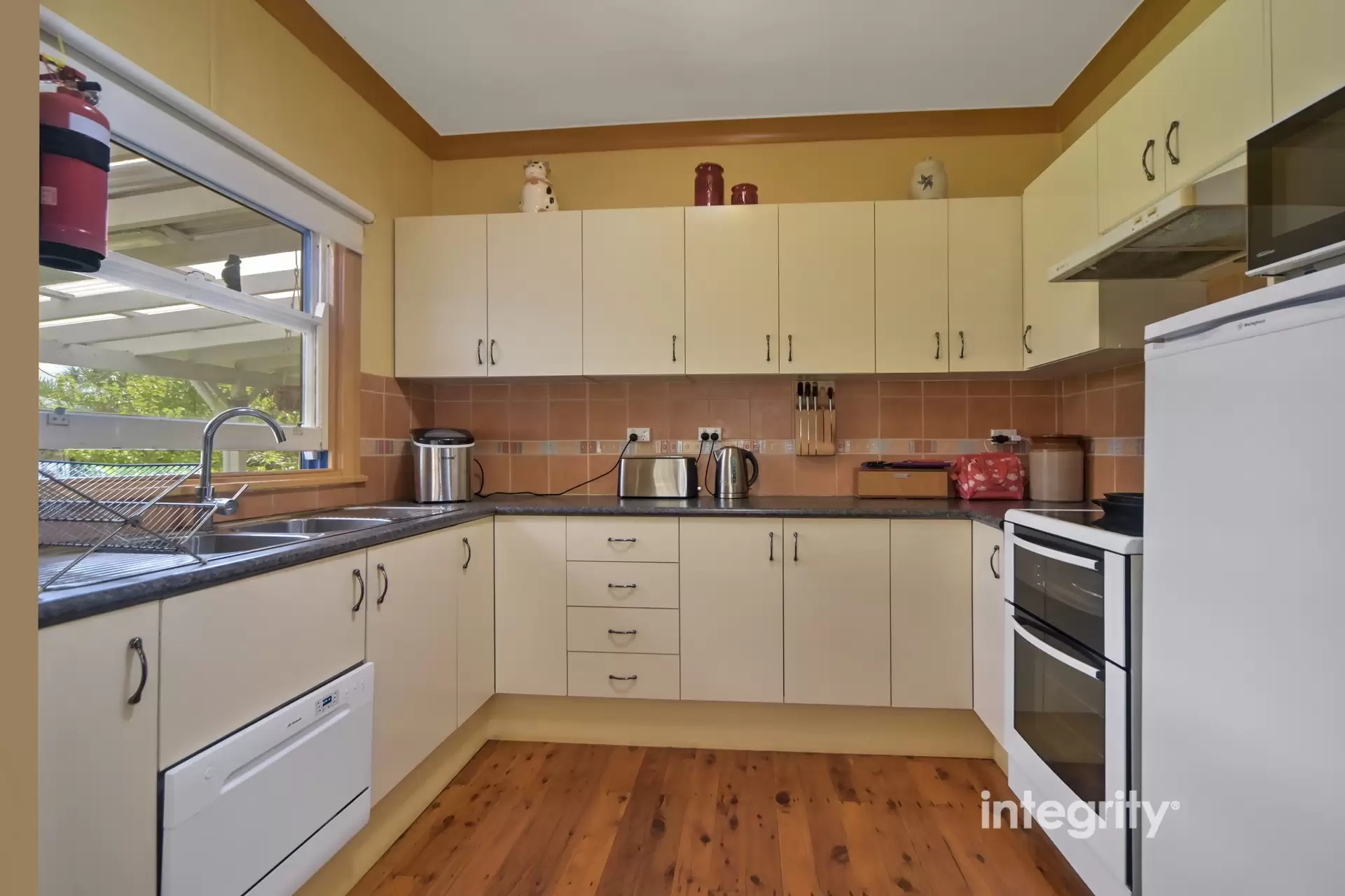 5  Tanang Street, Bomaderry Sold by Integrity Real Estate - image 5