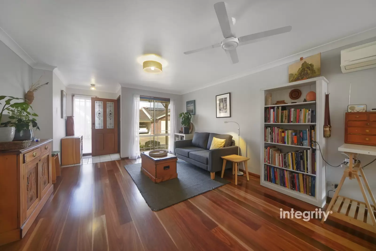 5/8 Regent Place, Bomaderry Sold by Integrity Real Estate - image 2