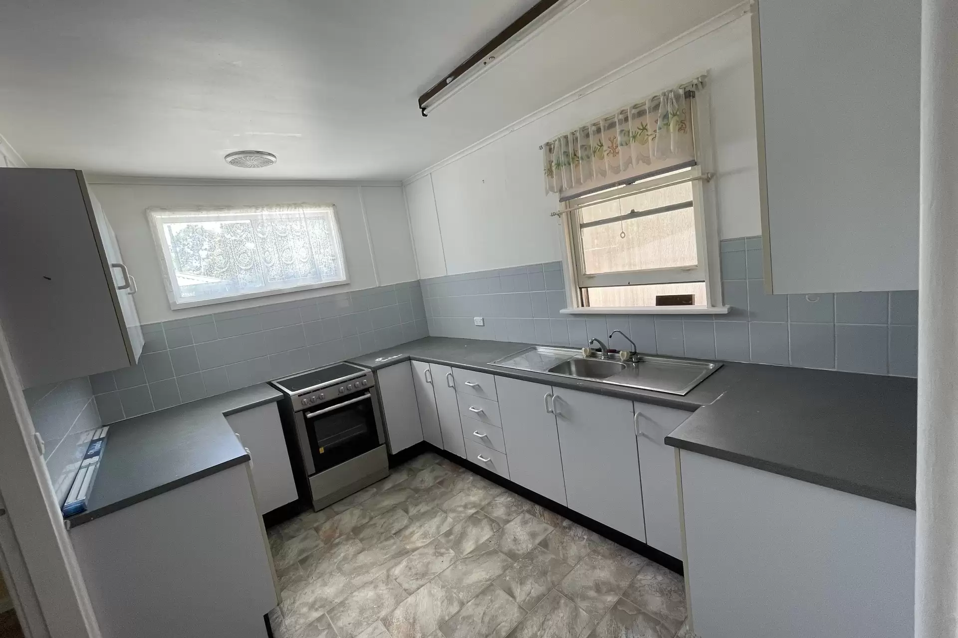 16 Stuart Street, Nowra Leased by Integrity Real Estate - image 2