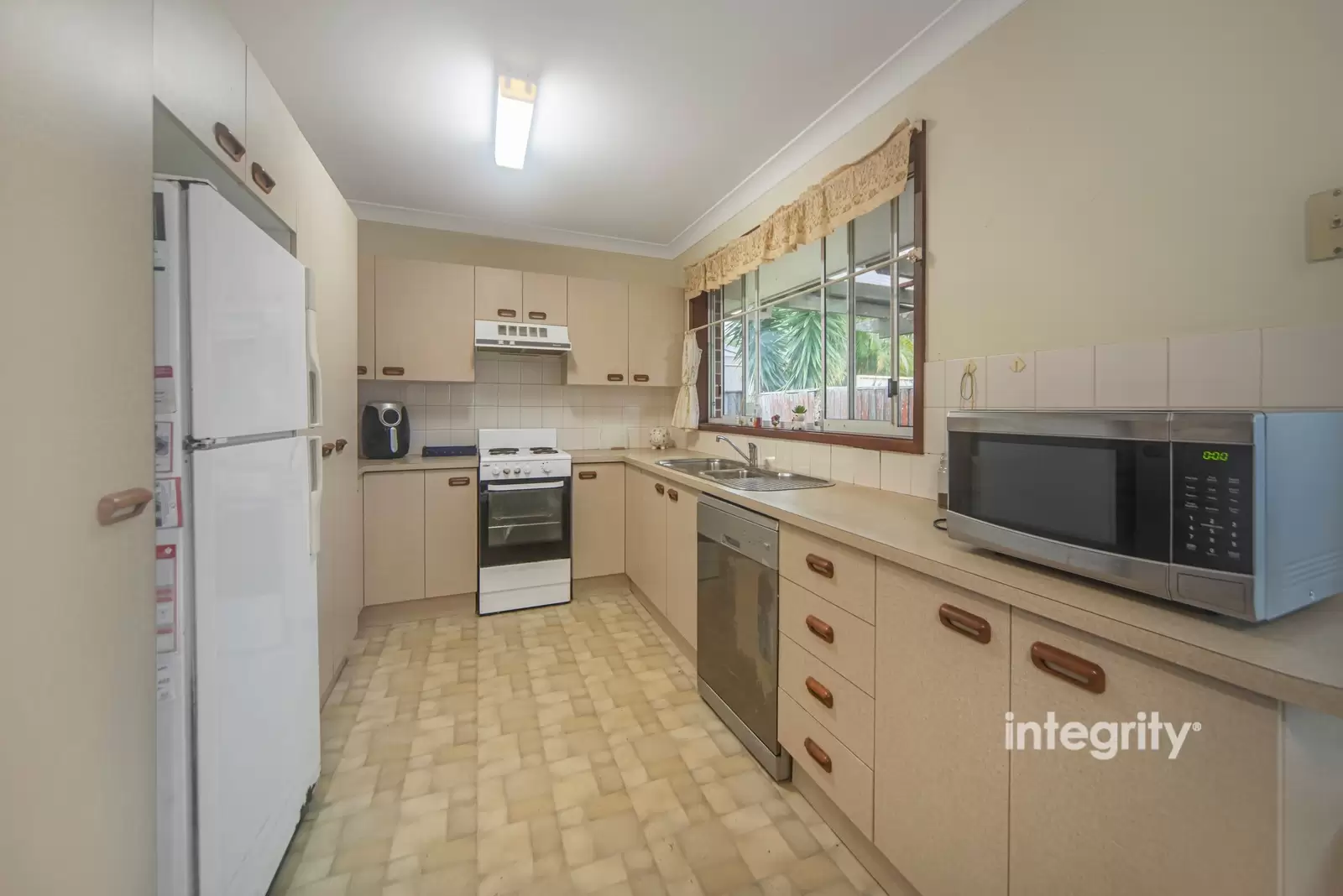 3/2 Brodie Close, Bomaderry Sold by Integrity Real Estate - image 3