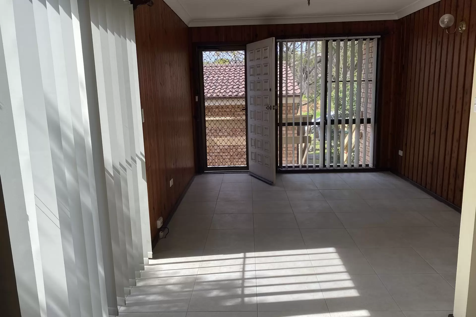 2/3 Burton Street, Nowra Leased by Integrity Real Estate - image 2