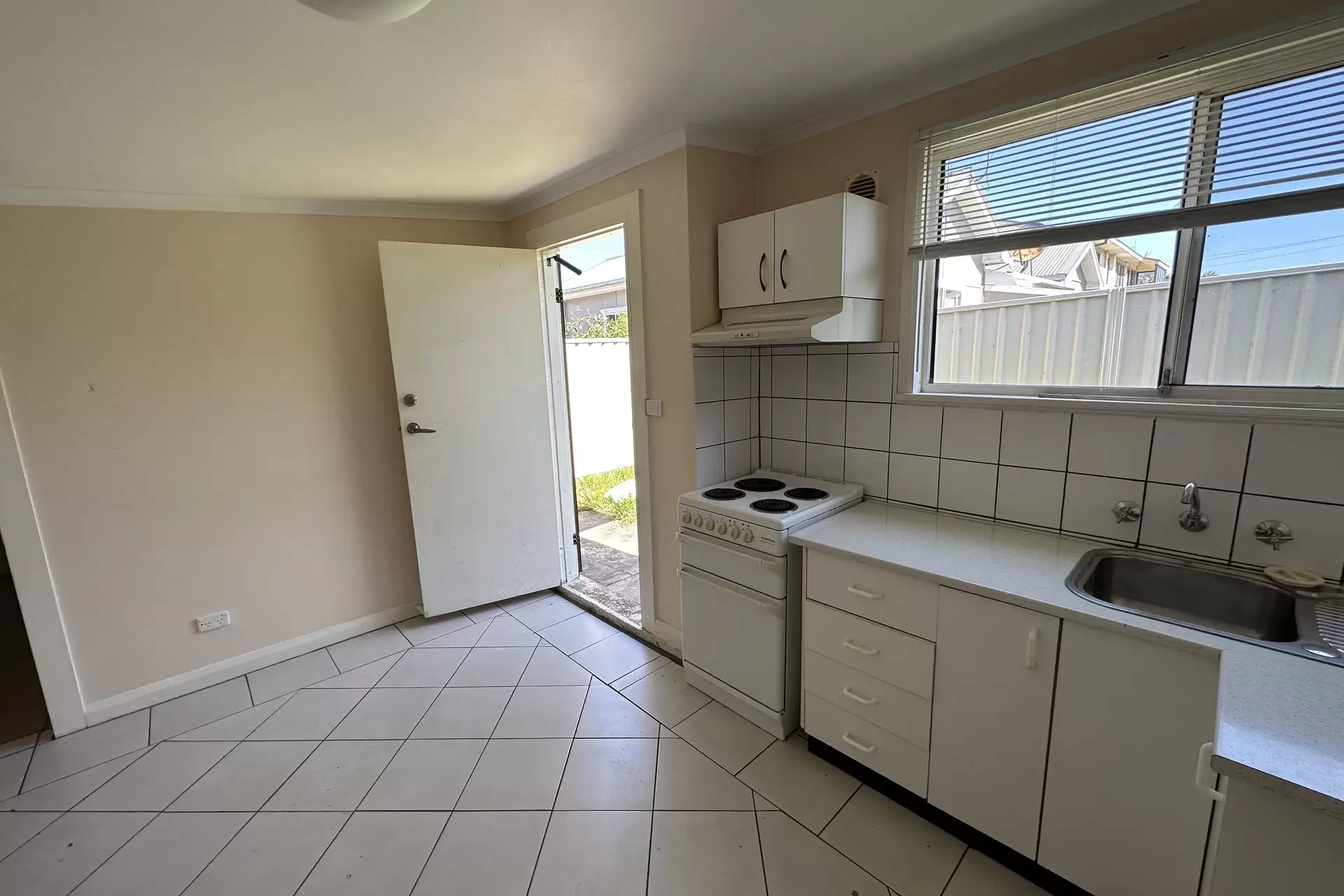 3/61 Wallace Street, Nowra Leased by Integrity Real Estate - image 2