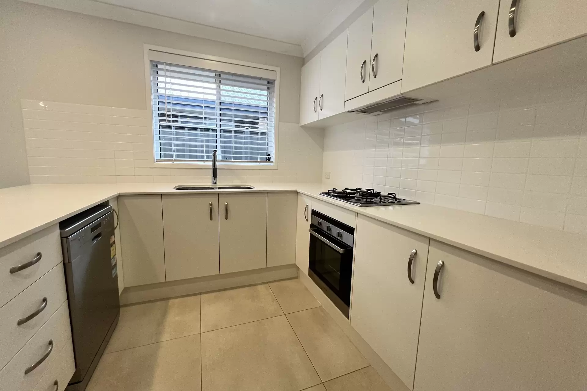 8/50 Isa Road, Worrigee Leased by Integrity Real Estate - image 4