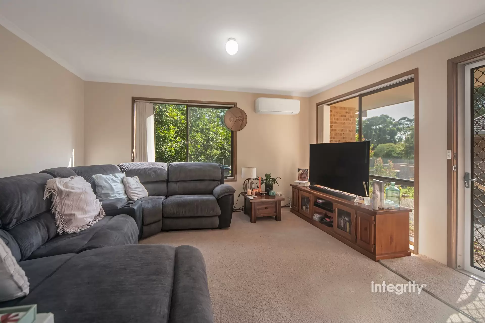 1/6 Carisbrooke Close, Bomaderry Sold by Integrity Real Estate - image 2