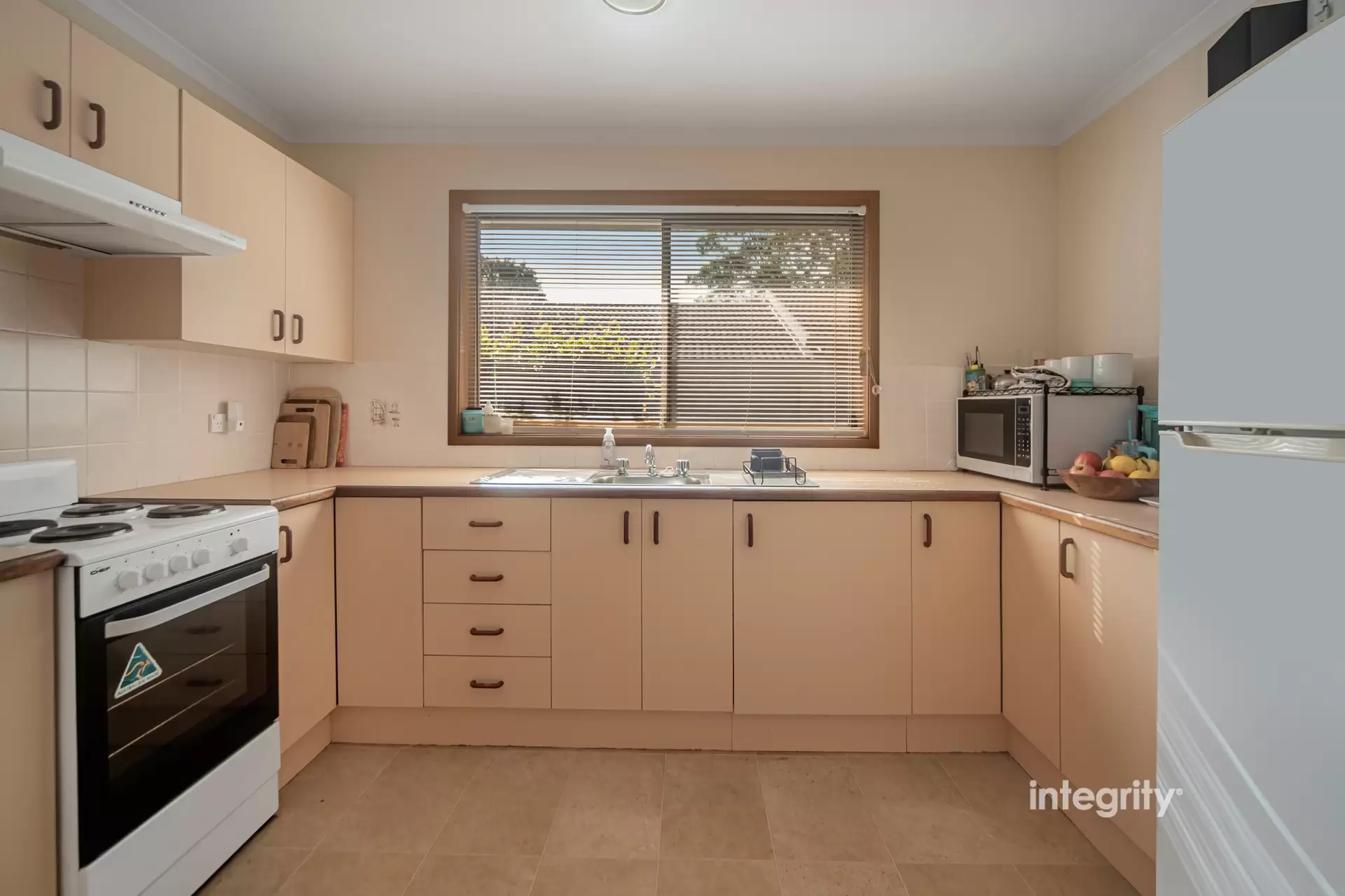 1/6 Carisbrooke Close, Bomaderry Sold by Integrity Real Estate - image 3
