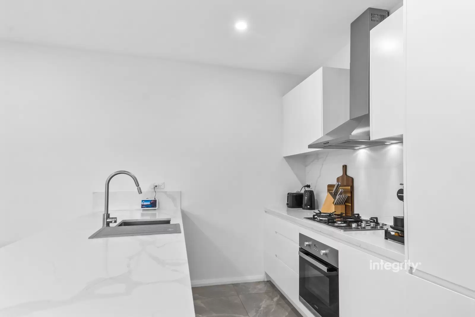 2/315 Princes Highway, Bomaderry Sold by Integrity Real Estate - image 4