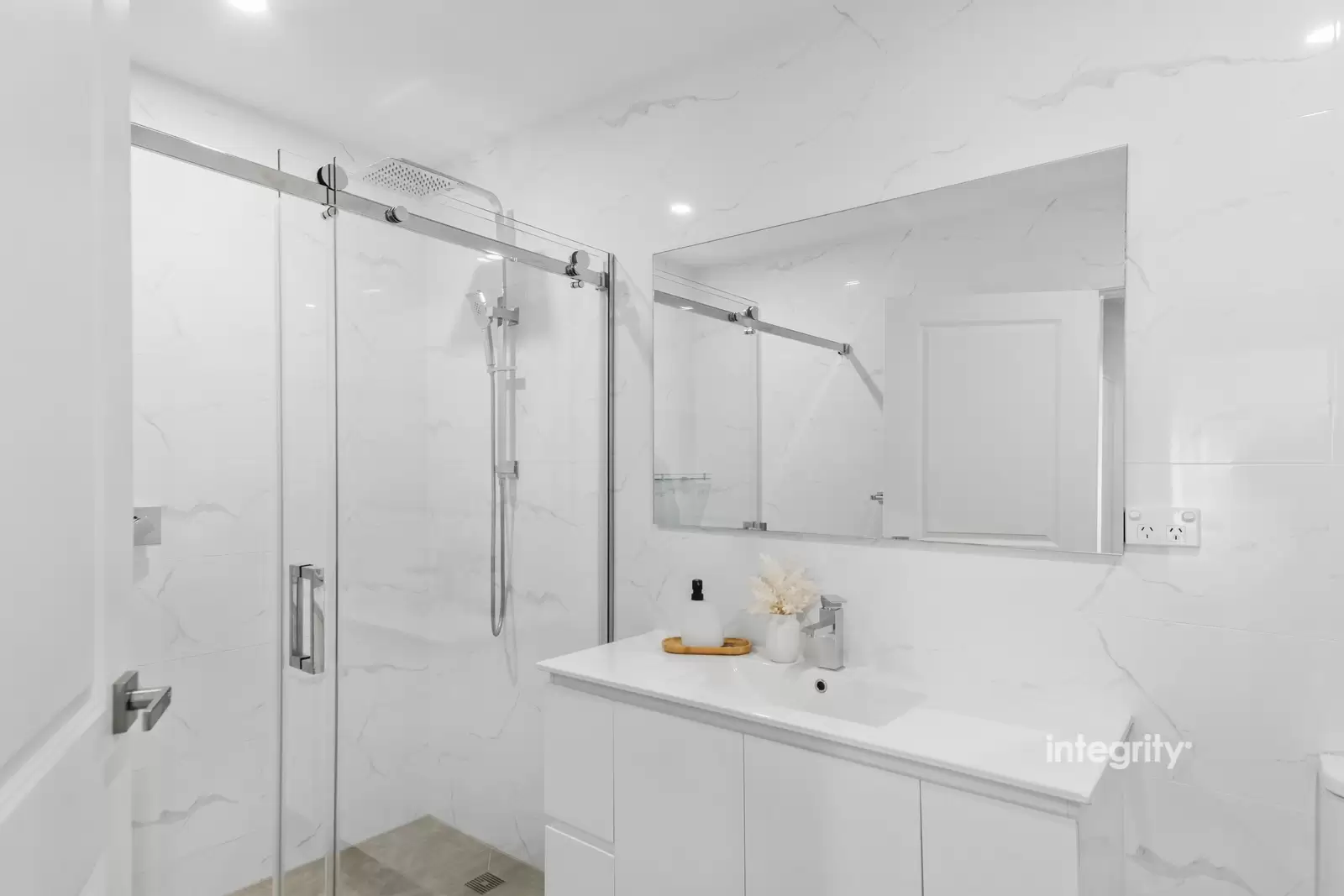 2/315 Princes Highway, Bomaderry Sold by Integrity Real Estate - image 8