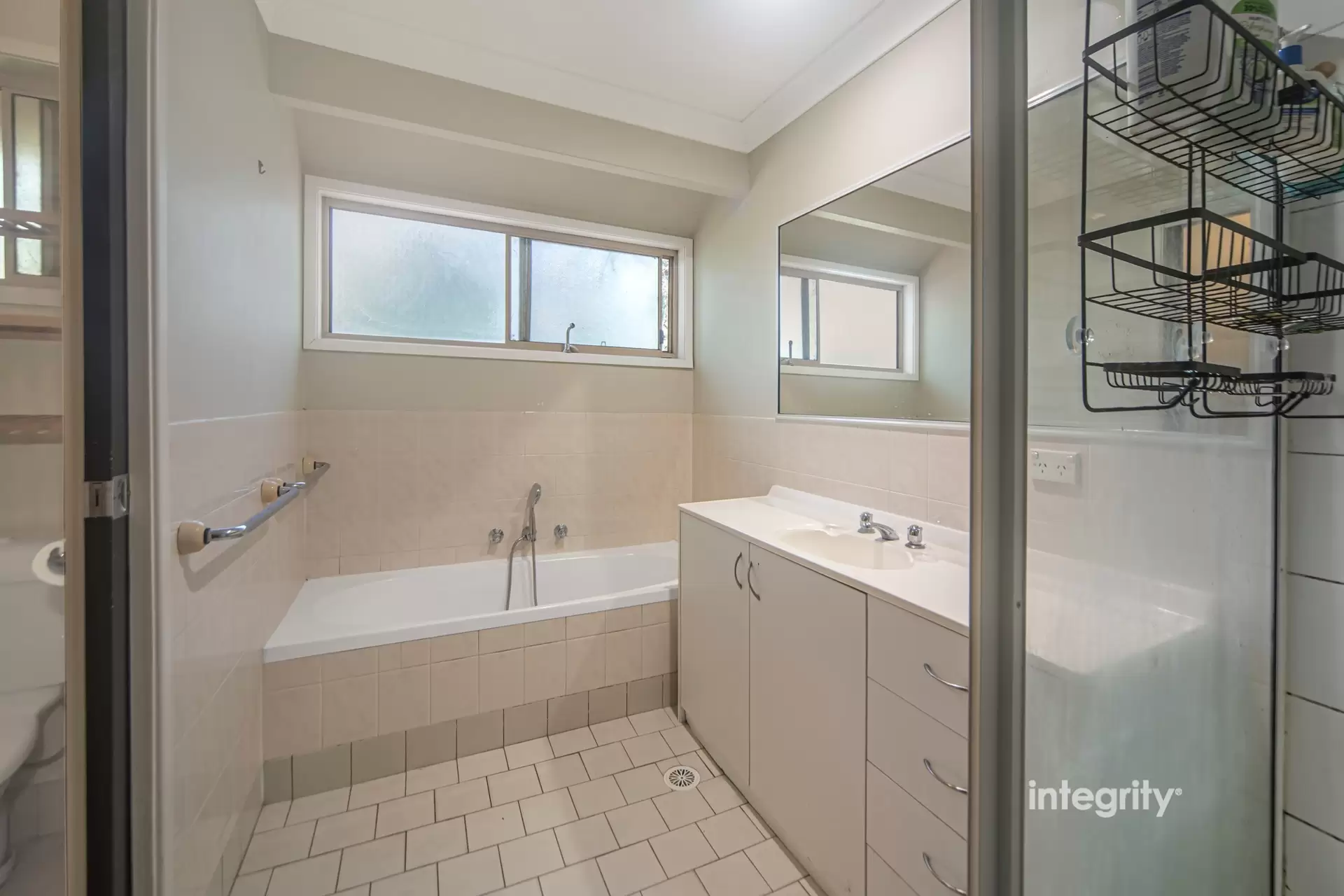 17/33 Lynburn Avenue, Bomaderry Sold by Integrity Real Estate - image 7