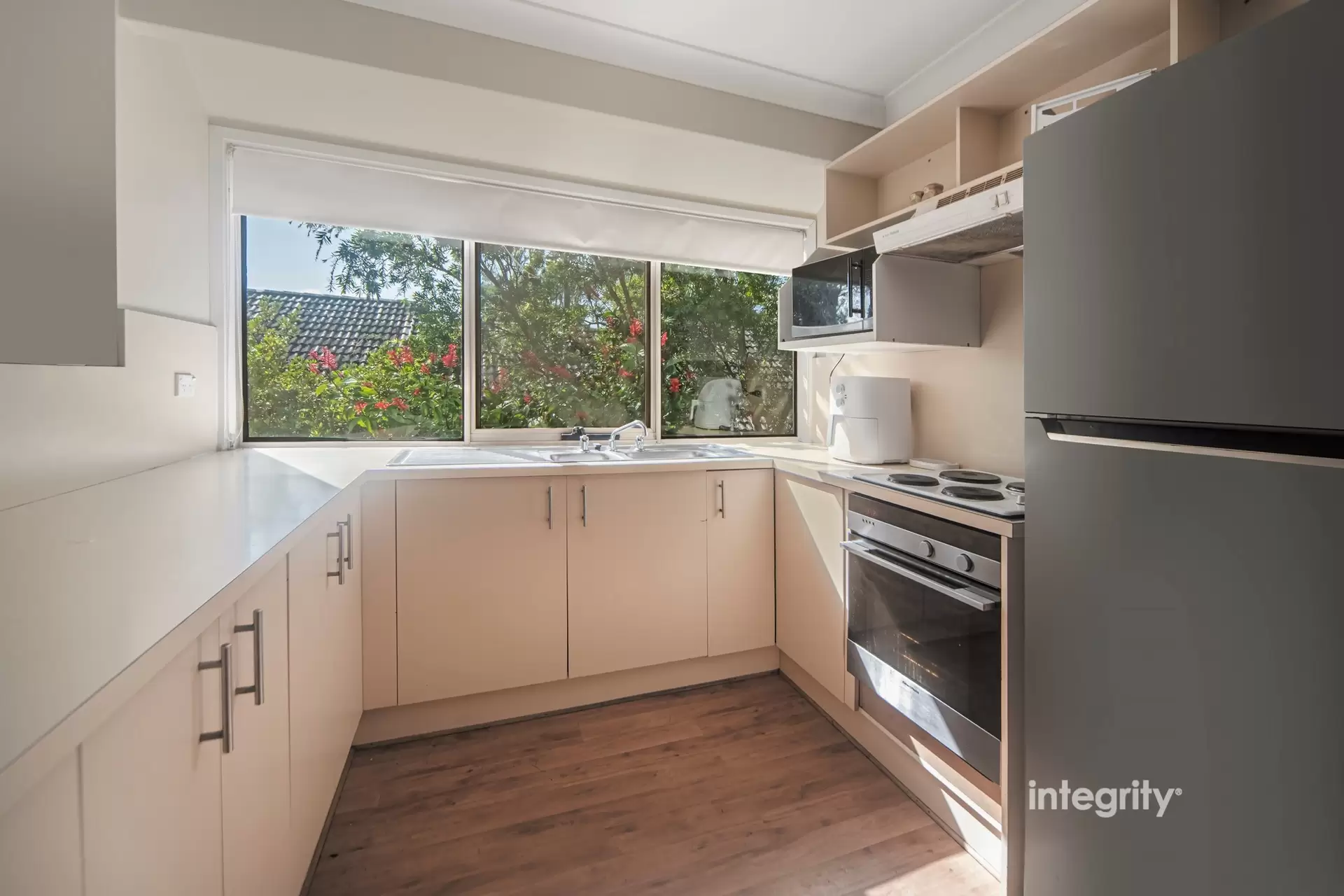 17/33 Lynburn Avenue, Bomaderry Sold by Integrity Real Estate - image 3