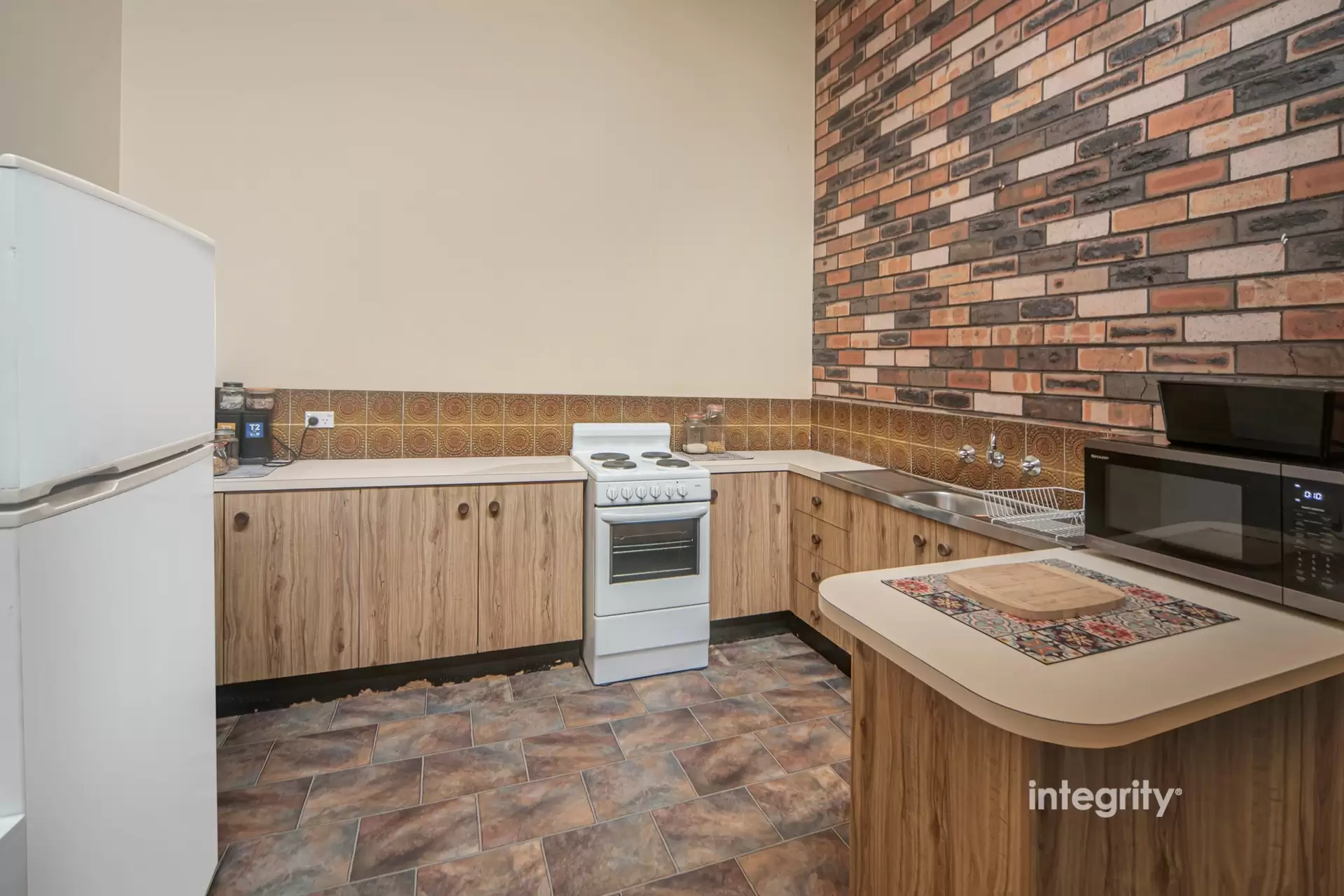 6/49 Brinawarr Street, Bomaderry Sold by Integrity Real Estate - image 4