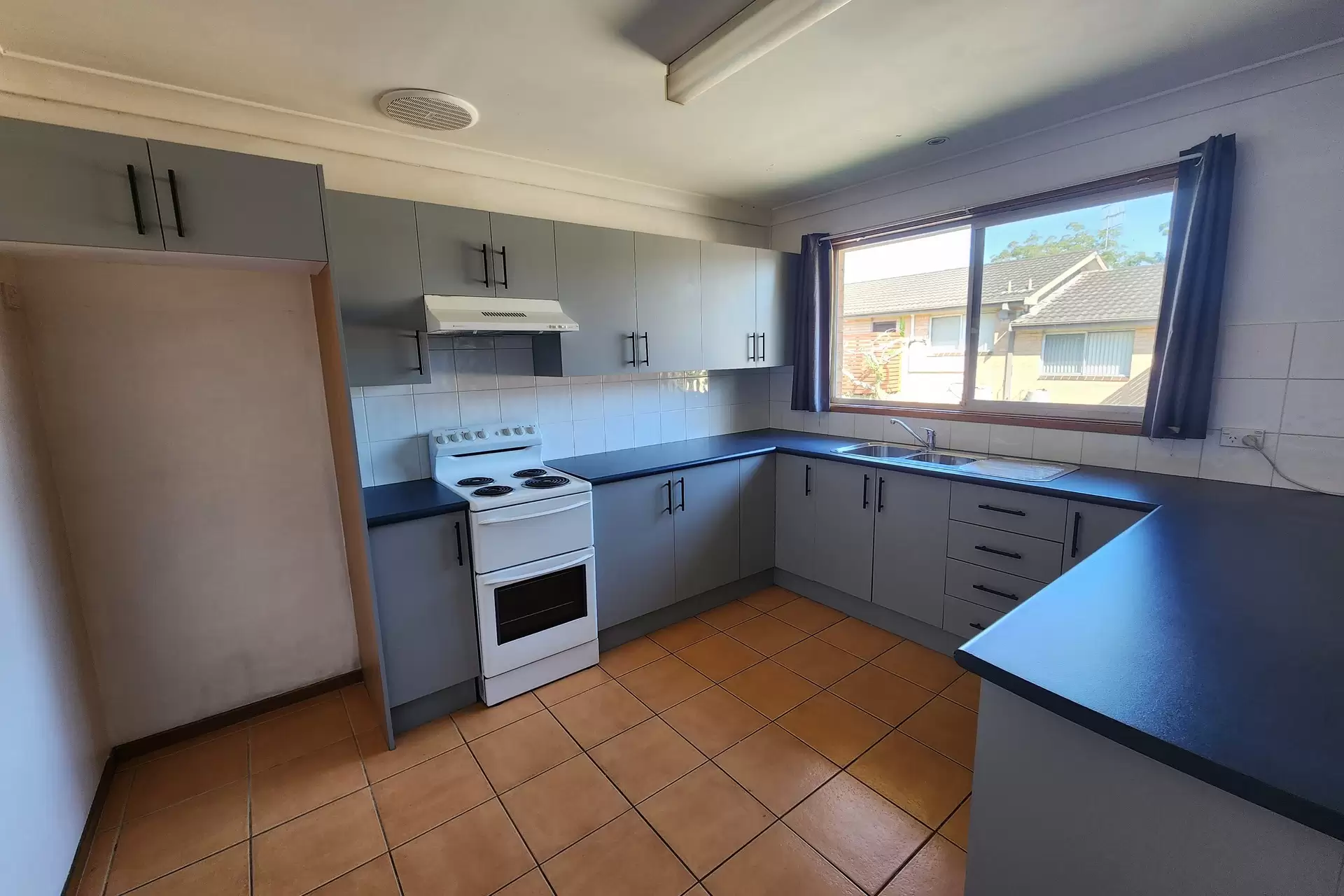2/54 Bunberra Street, Bomaderry Leased by Integrity Real Estate - image 3