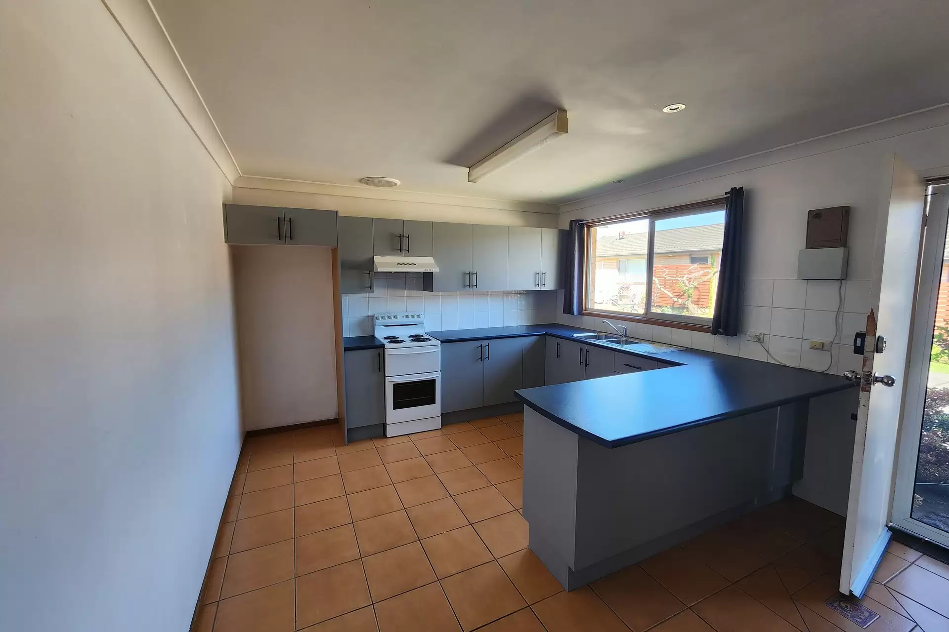 2/54 Bunberra Street, Bomaderry Leased by Integrity Real Estate - image 2