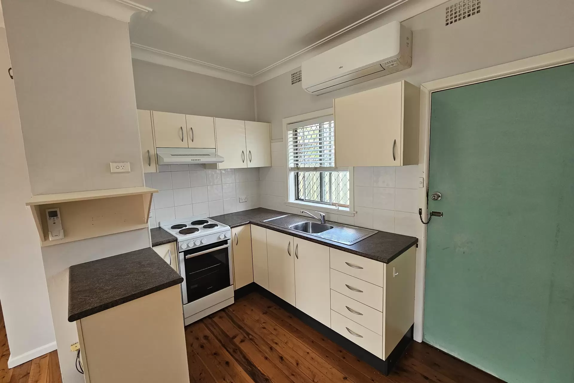 2/2 View Street, Nowra Leased by Integrity Real Estate - image 3