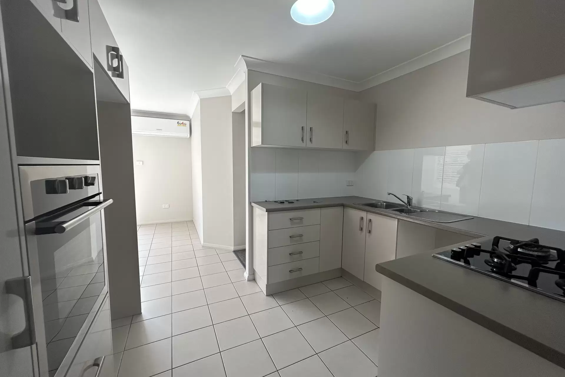 8/14 Hanover Close, South Nowra Leased by Integrity Real Estate - image 3