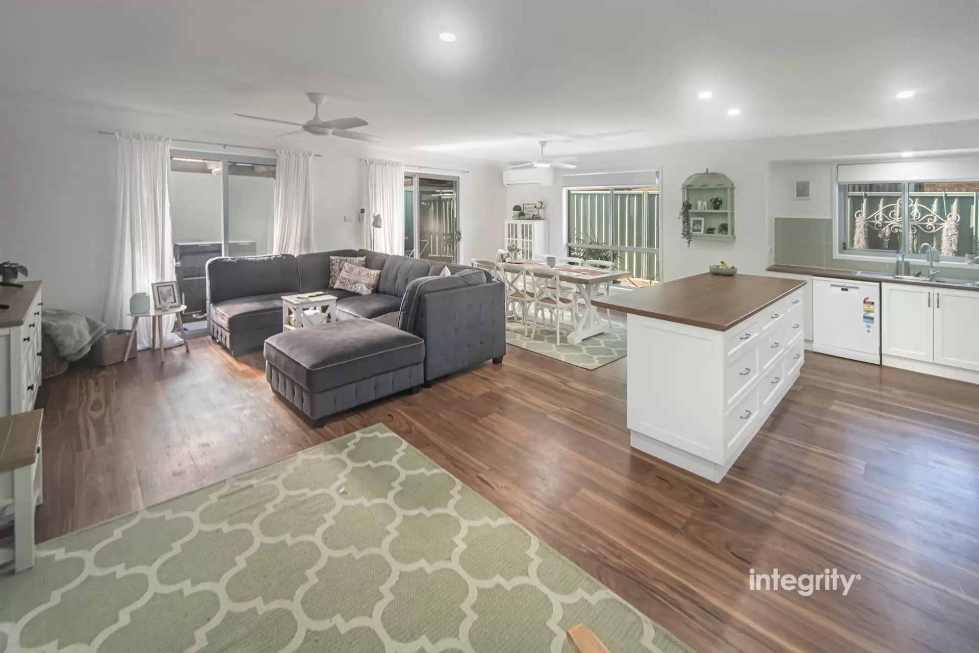 1/115 Hillcrest Avenue, South Nowra Sold by Integrity Real Estate - image 2