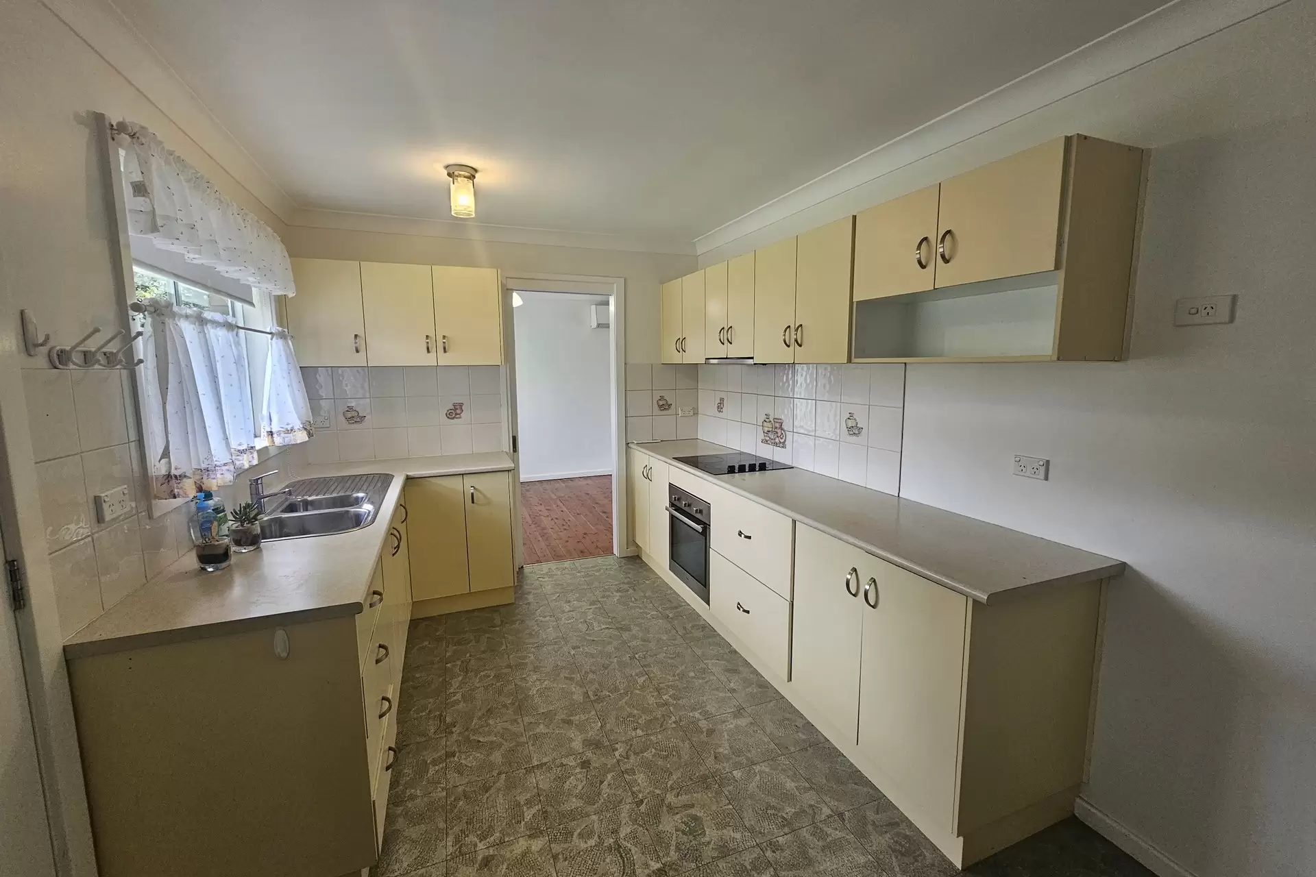 11 Meroo Street, Bomaderry Leased by Integrity Real Estate - image 3