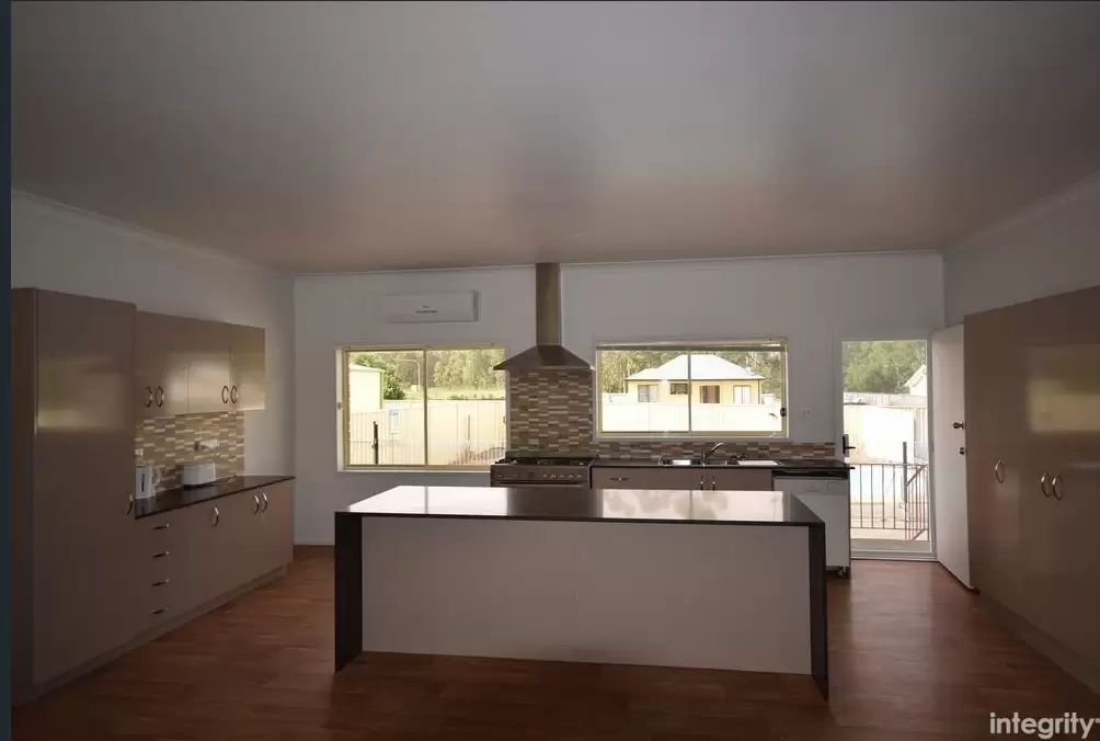 54 Hillcrest Avenue, South Nowra Leased by Integrity Real Estate - image 2