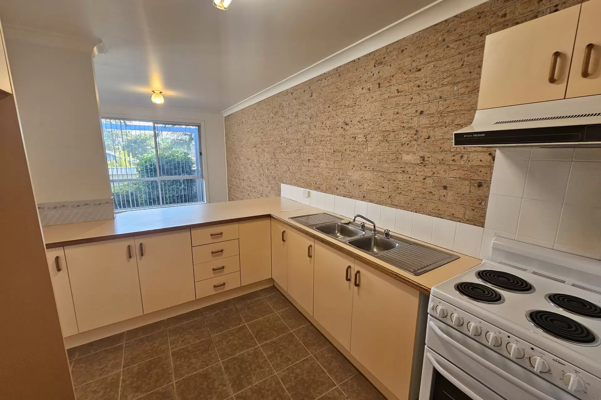 3/5 Waroo Place, Bomaderry Leased by Integrity Real Estate - image 3