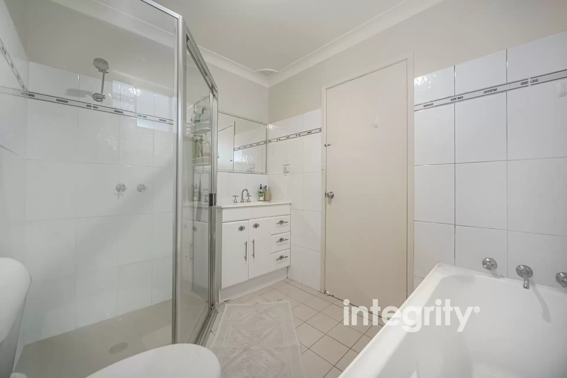 3 Fuchsia Crescent, Bomaderry For Sale by Integrity Real Estate - image 7