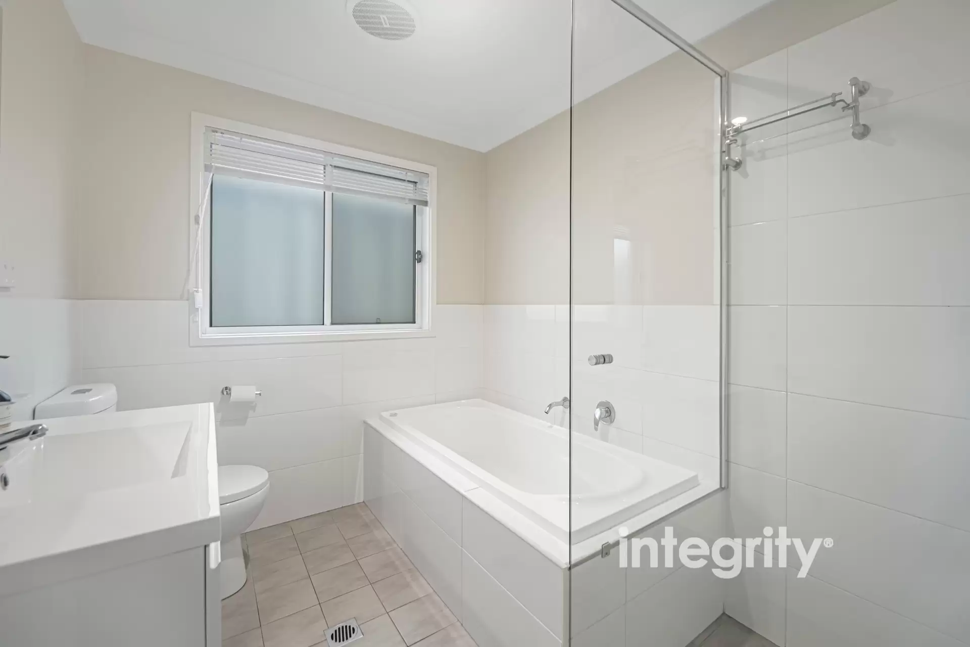 2/17 Banool Circuit, Bomaderry Sold by Integrity Real Estate - image 5