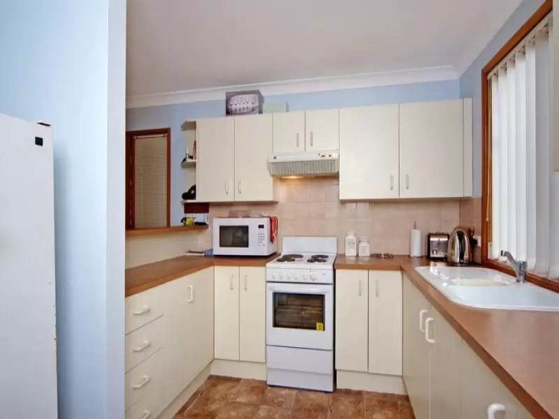 4/4 Carisbrooke Close, Bomaderry Sold by Integrity Real Estate - image 4