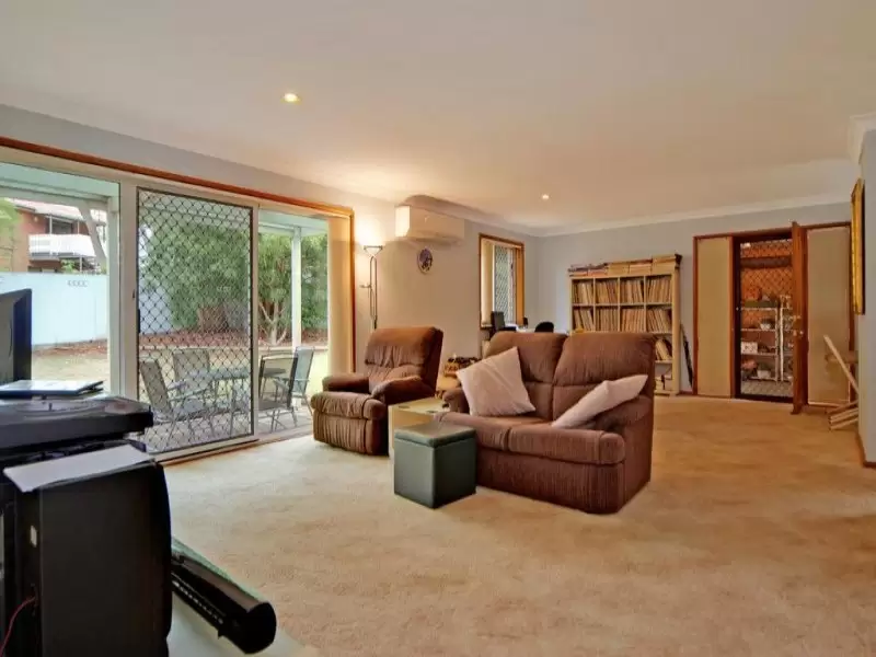 4/4 Carisbrooke Close, Bomaderry Sold by Integrity Real Estate - image 2