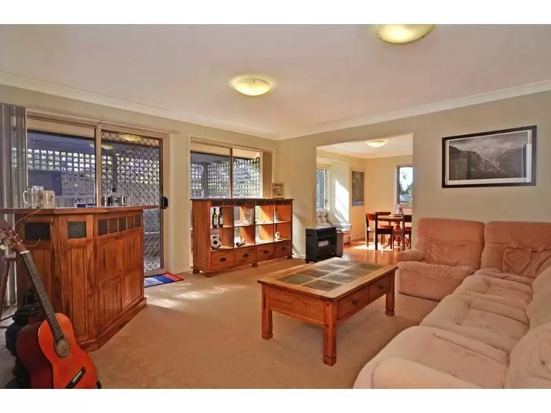 17/33 Lynburn Avenue, Bomaderry Sold by Integrity Real Estate - image 2
