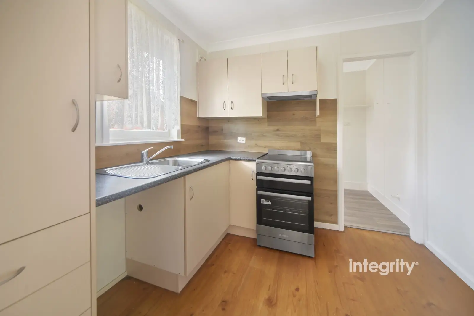 35 Leonard Street, Bomaderry Sold by Integrity Real Estate - image 2