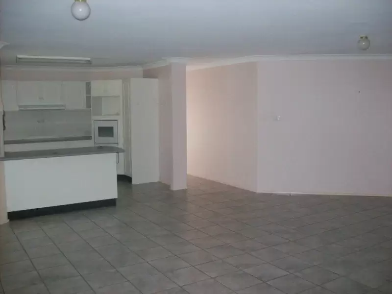 30 Illawarra Circuit, Worrigee Sold by Integrity Real Estate - image 4